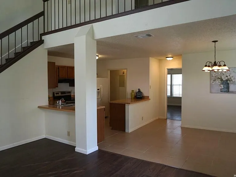 8435 Forest Ridge Dr — Photo 5
