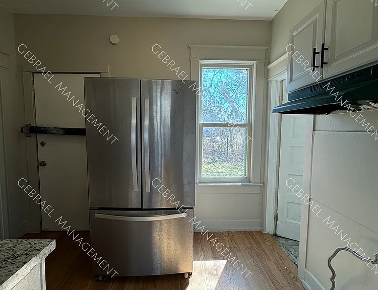 726 E York Ave — Photo 7