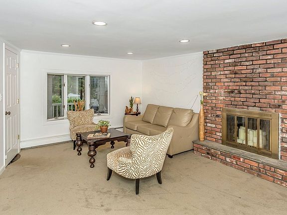 3rd image of 6 Woodland Ave