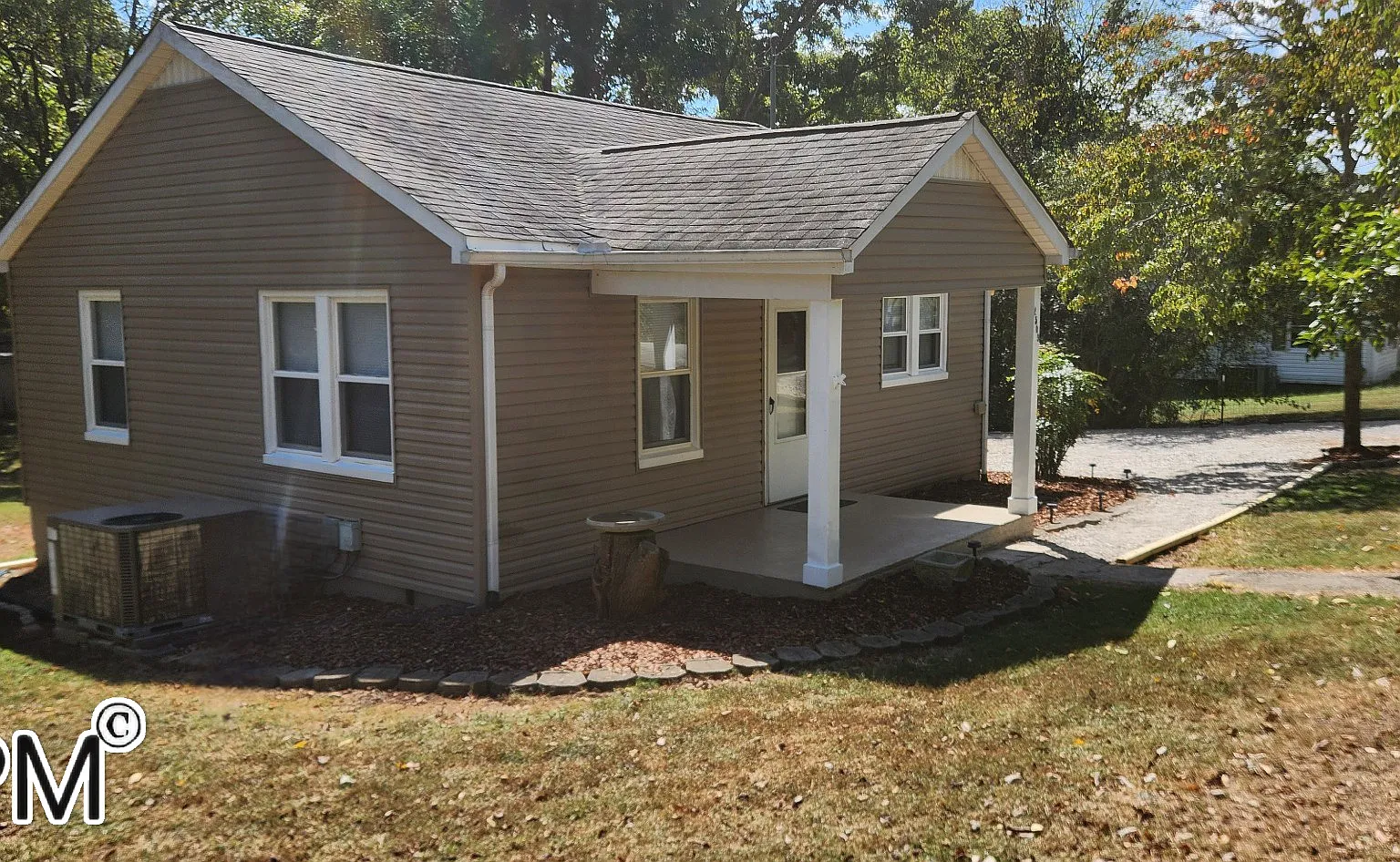 2 bed, 768 sqft, $1,600 — Photo 3