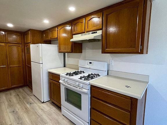 5th image of 6033 Estelle St APT 15