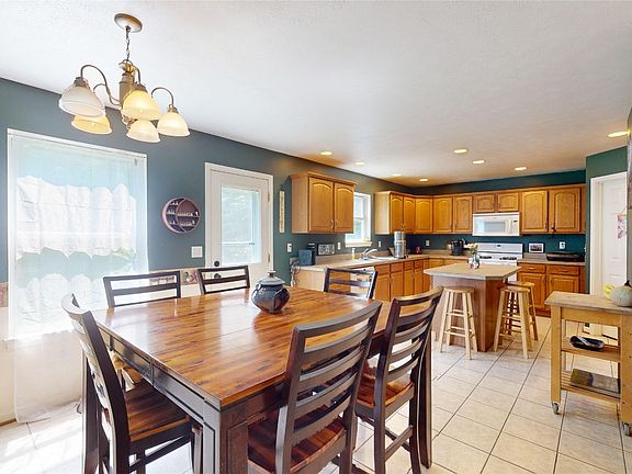 5th image of 6093 Redwood Dr