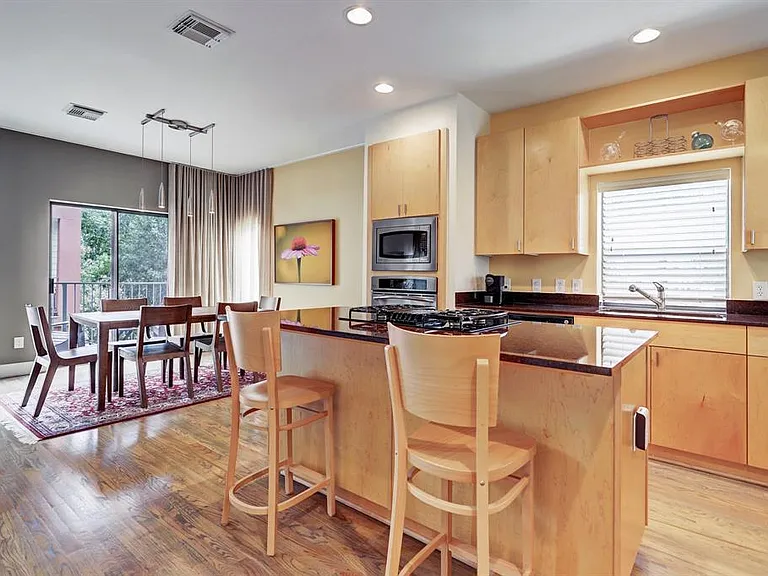 4346 Spencer St — Photo 4