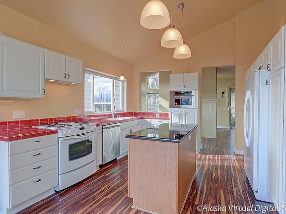 3rd image of 501 W Briar Dr