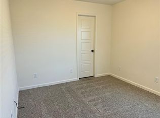 824 S Parrot Ln, Siloam Springs, AR 72761