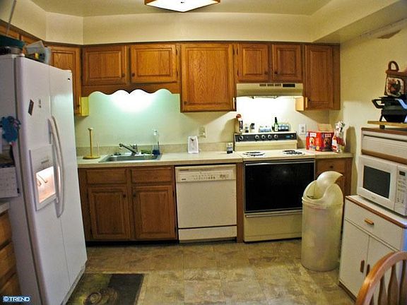 5th image of 216 Karen Dr