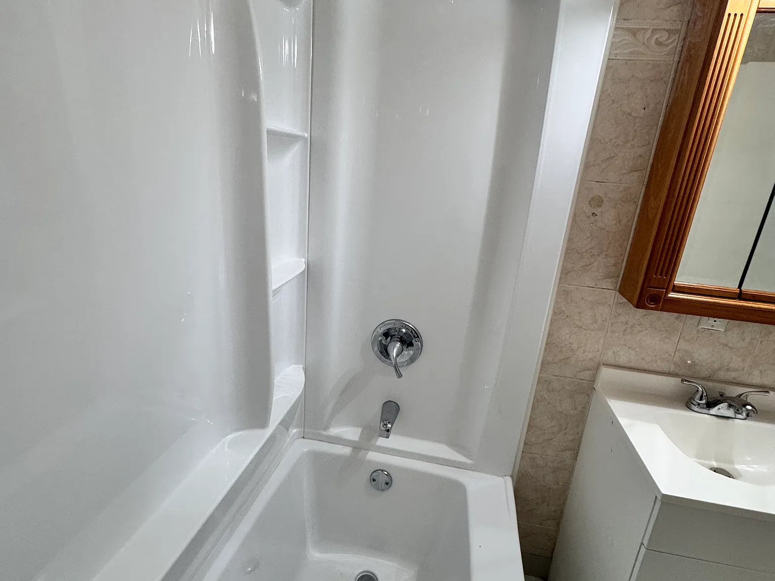 3 bed, 1100 sqft, $2,000 — Photo 4