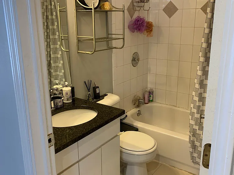 1414 N Bosworth Ave #3R — Photo 8