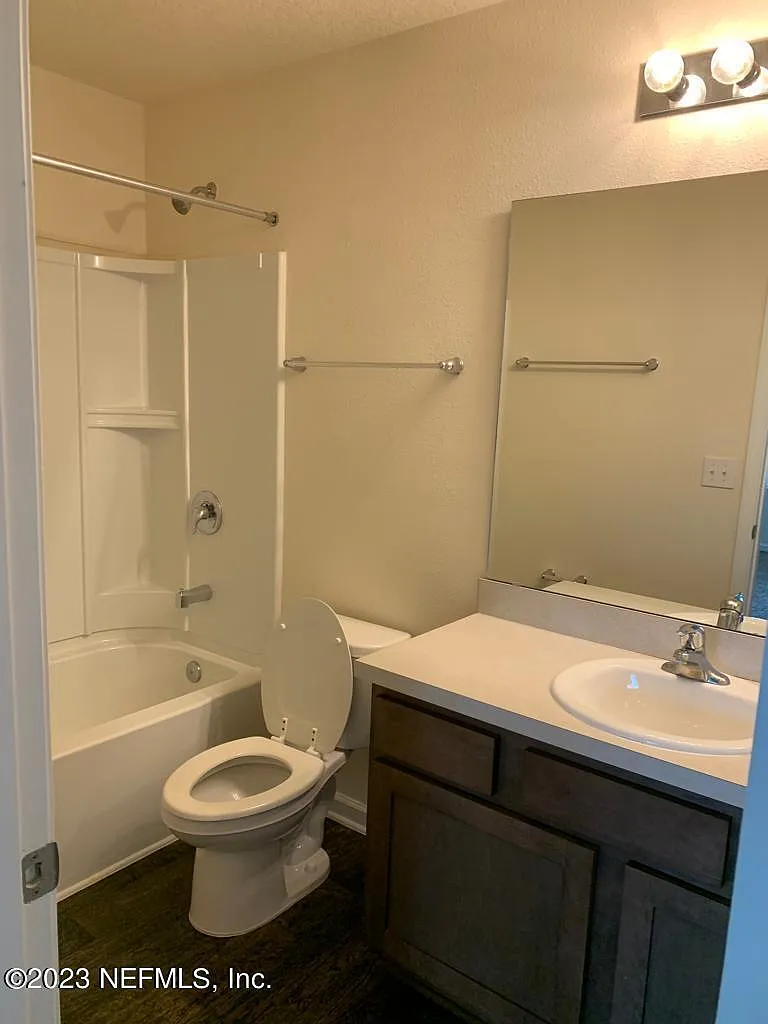 2 bed, 2.5 bath, 1327 sqft, $1,750 — Photo 3