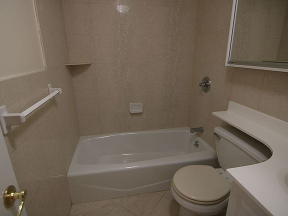 4th image of 15 W 73rd St APT 2a
