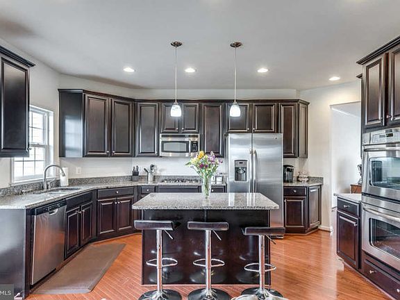 2nd image of 42456 Great Heron Sq
