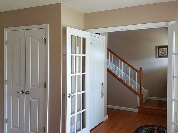 Flex room, toward foyer