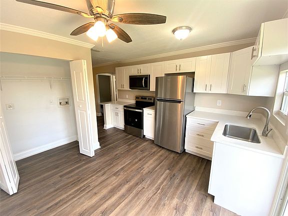 2nd image of 3230 Thomasson Dr #D