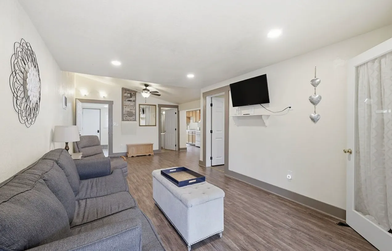1 bed, $1,650 — Photo 2