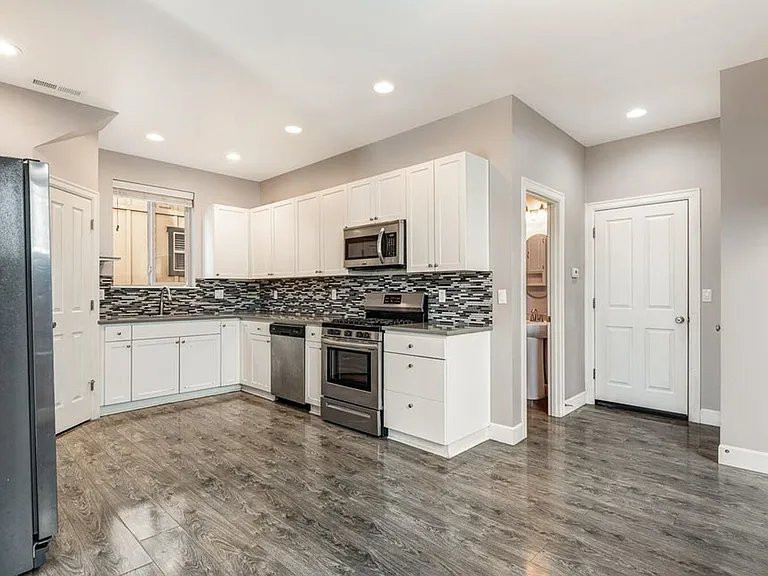 63135 NE Beaufort Ct — Photo 17