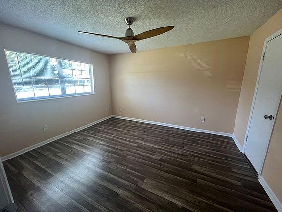 3rd image of 1127 SE 14th St