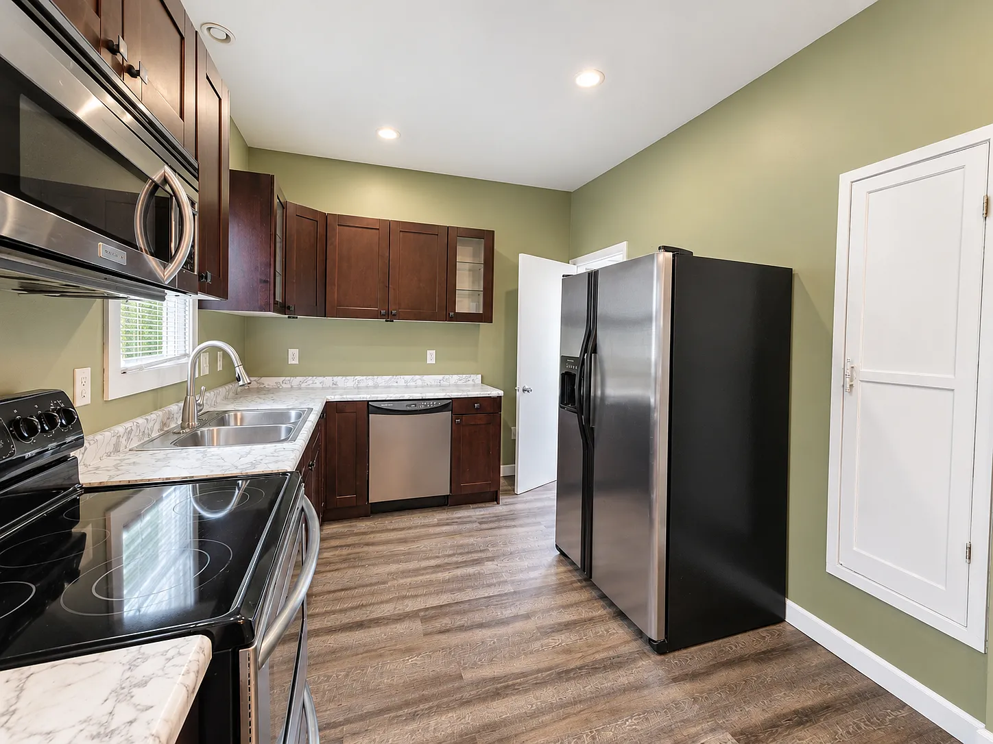 2 bed, 1200 sqft, $1,500 — Photo 3