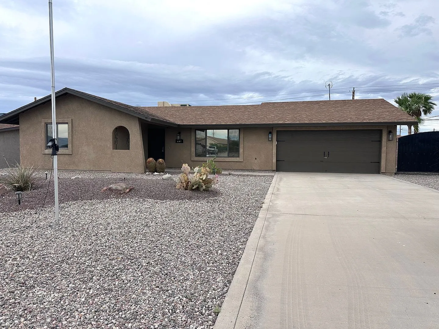 2 Bedrooms | 2 Full Bathrooms | Approx. 1,150 Sq. Ft. | Boat-Deep A/C Garage | RV/Boat Parking + ... — Photo 1