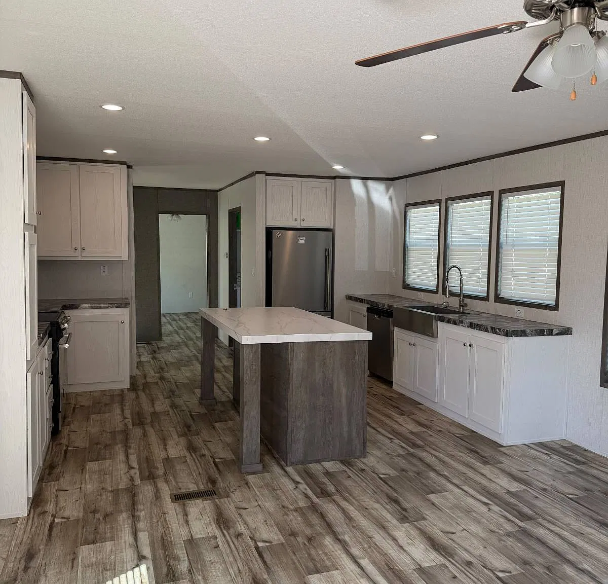3201 Kaliste Saloom Rd — Photo 3