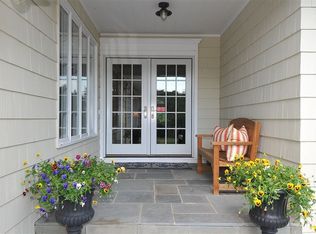 710 Summit Ln, Fairfield, CT 06824