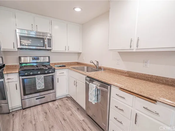 1342 E Hillcrest Dr Unit 17, Thousand Oaks, CA 91362
