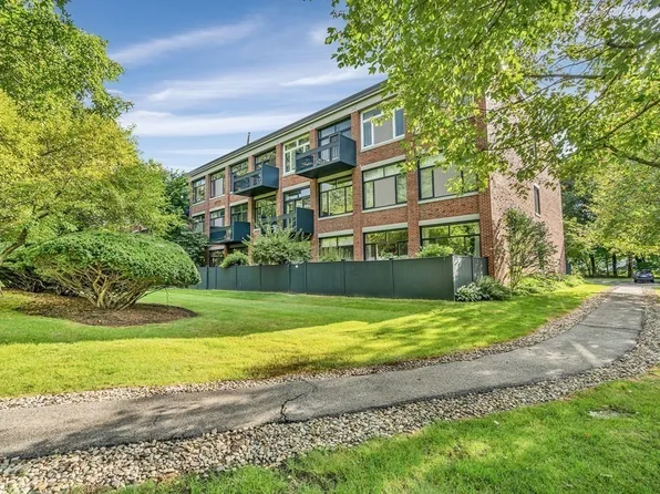 100 Keyes Rd APT 306, Concord, MA 01742