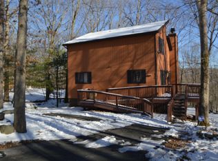 280 Saunders Dr, Bushkill, PA 18324