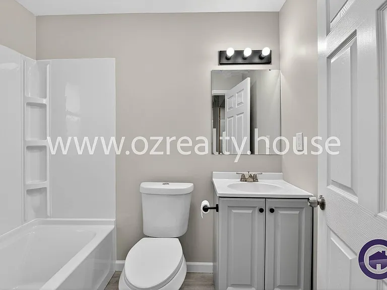 160 Bronson Ave — Photo 12