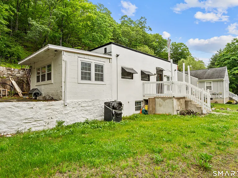 399 Hawthorne Ave — Photo 10