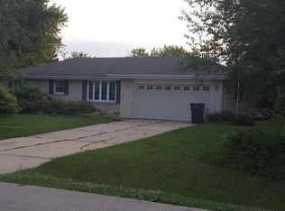 11670 Wagon Ln, Roscoe, IL 61073