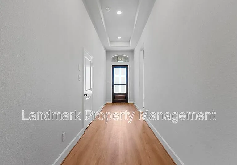 1824 Buckeye Ln — Photo 2
