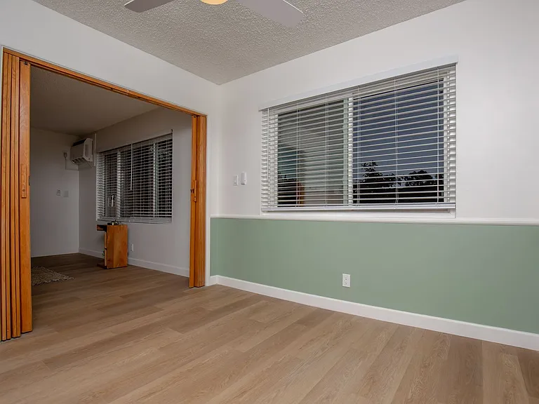 445 E Magnolia Blvd — Photo 31