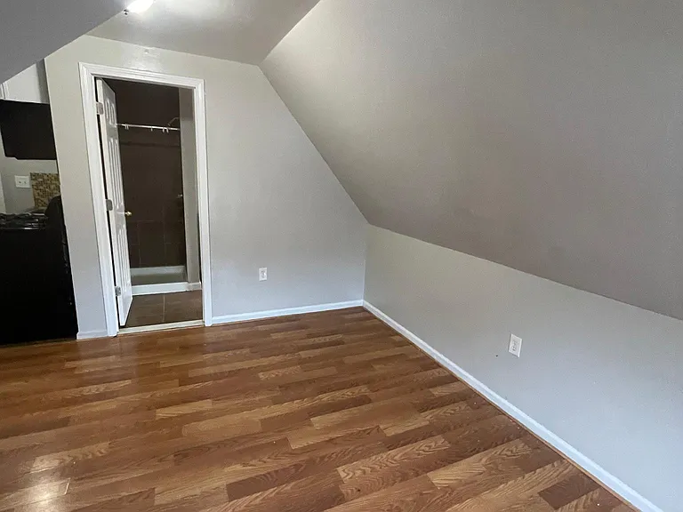 269 Laurel Ave #ST4 — Photo 2