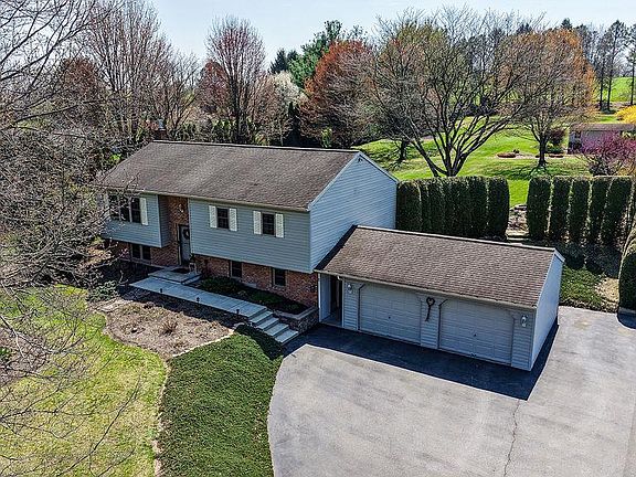 2nd image of 1111 Easter St
