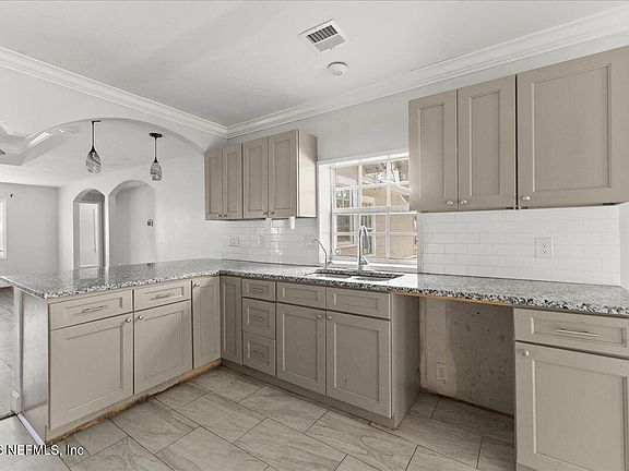 5th image of 10565 BESSENT Road N