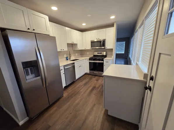 611 Austin Ln, Herndon, VA 20170