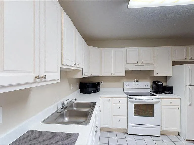 Sierra Vista Apartments — Photo 55