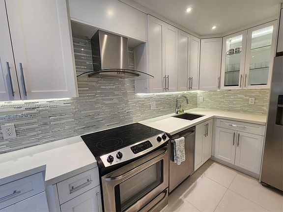 4th image of 6969 Collins Ave APT 1412