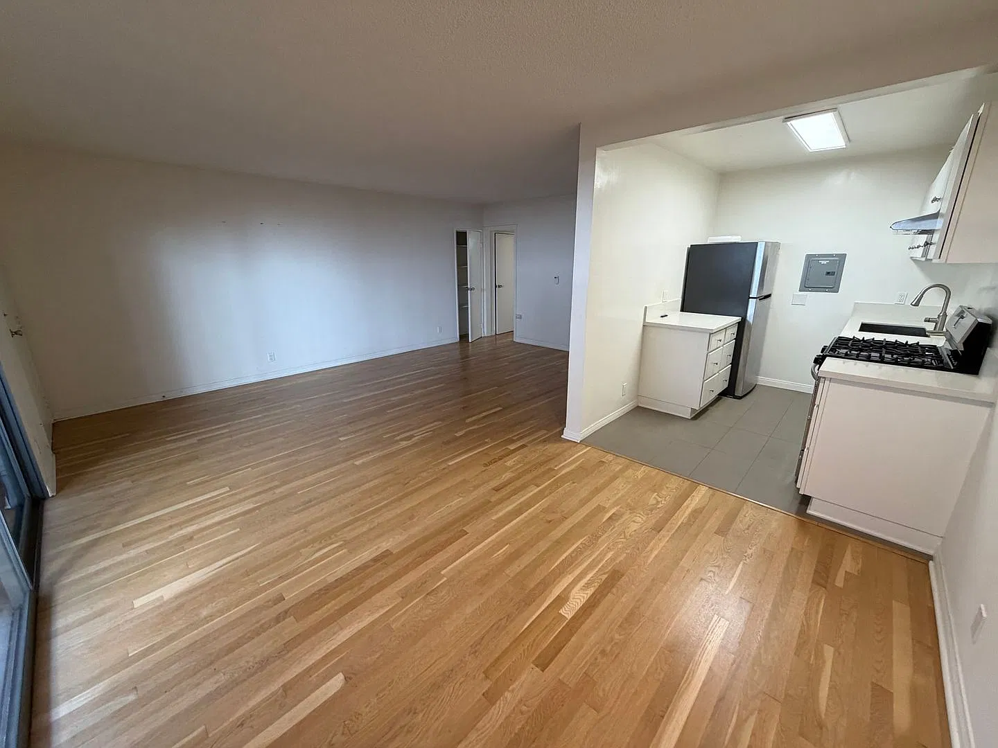 1347 North Poinsettia Place - LLC — Photo 3