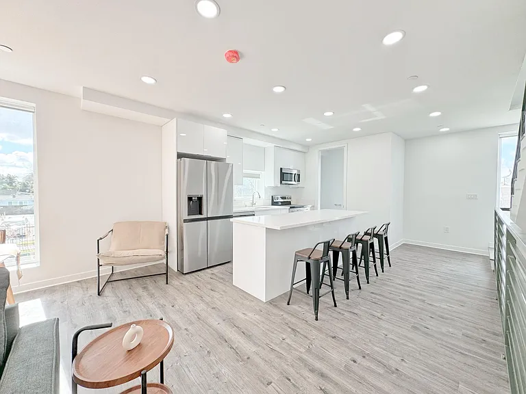 1165 W 39th St — Photo 5