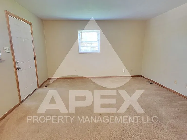 Elmwood Apartments — Photo 38
