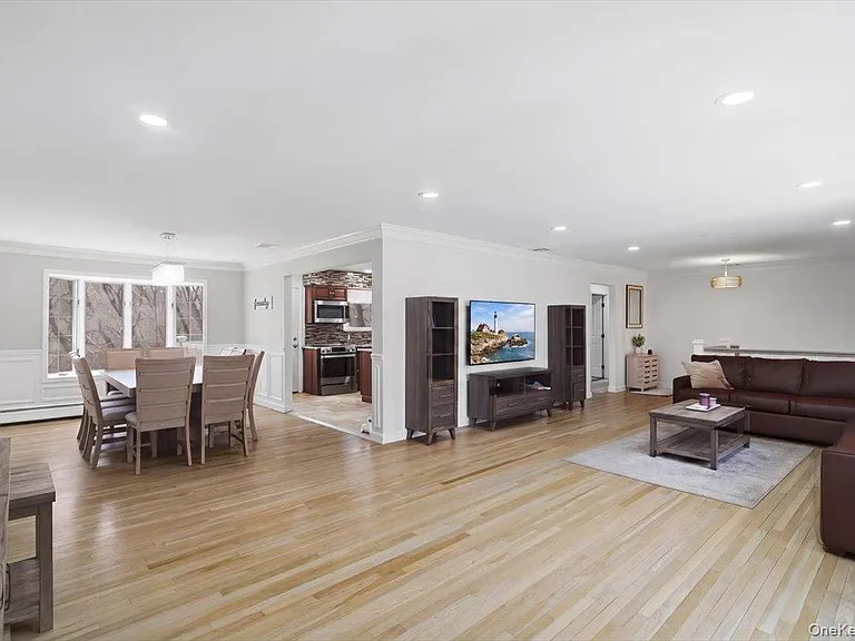 263 Oyster Bay Rd — Photo 9