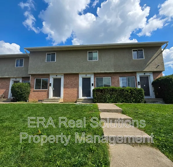 1718 Carstare Dr — Photo 1