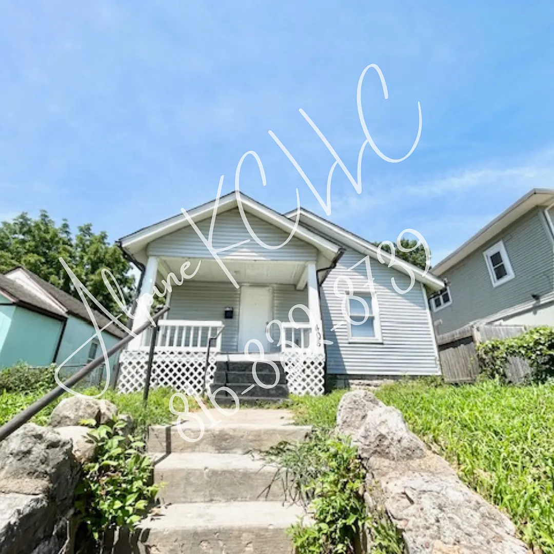 3 bed, 895 sqft, $975 — Photo 1