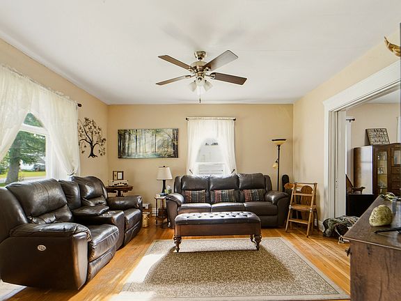 3rd image of 1121 N 4th Ave W