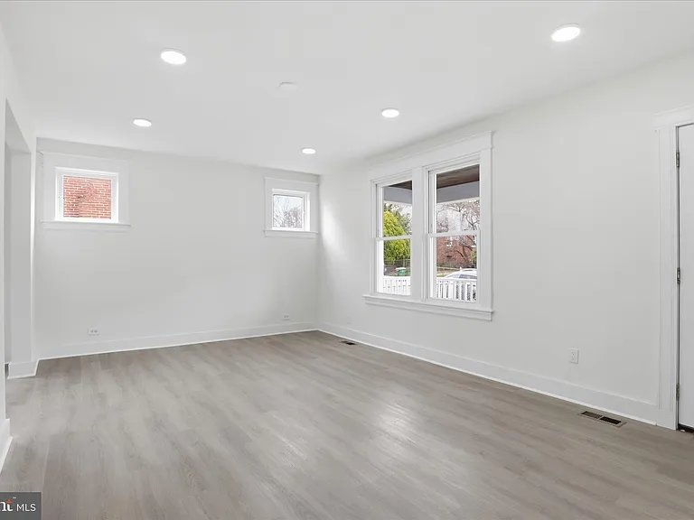 2807 Shirey Ave — Photo 8