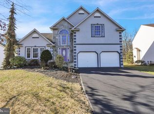 4197 Hill Terrace Dr, Sinking Spring, PA 19608