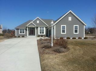 W350N5922 Hollyhock Ct, Oconomowoc, WI