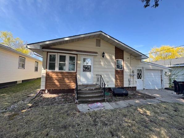 311 14th St NE, Devils Lake, ND 58301