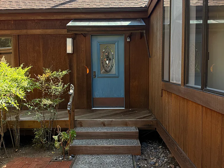 895 Marin Dr — Photo 4